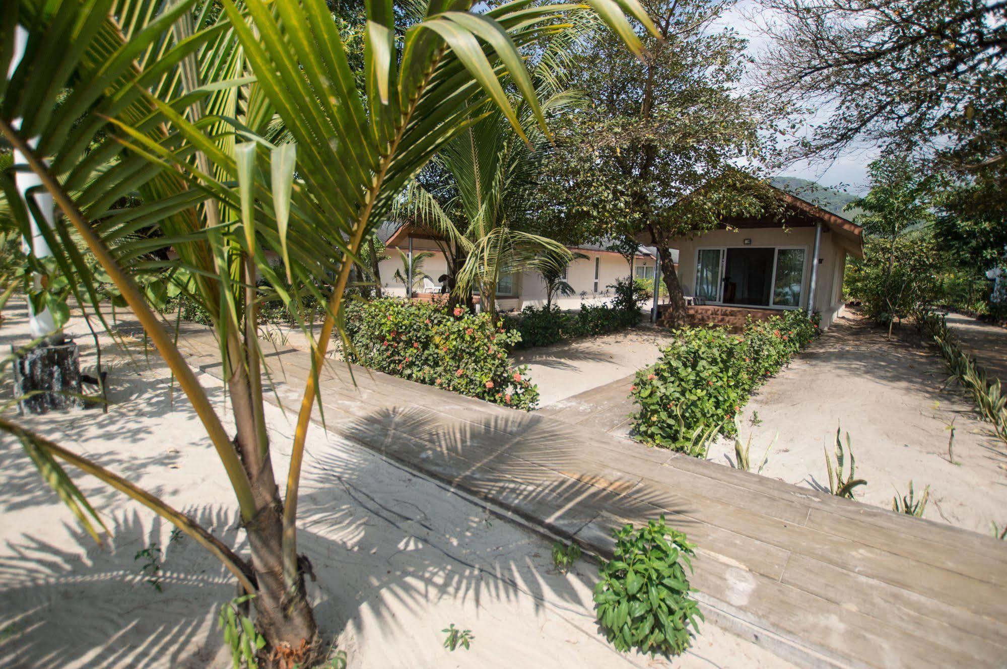 The Place Resort At Tokeh Beach Freetown Exterior foto